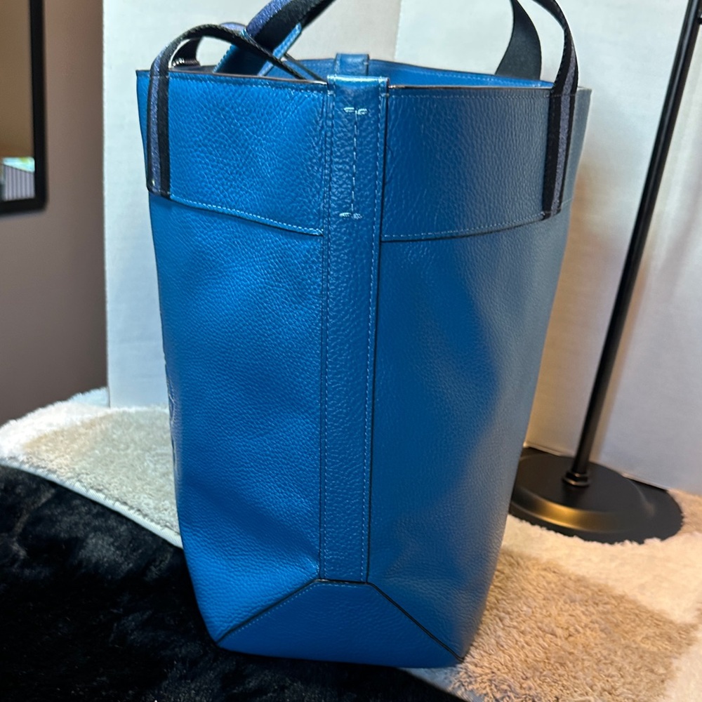 Coach Jes large Horse and Carriage Tote - Picture 6 of 16